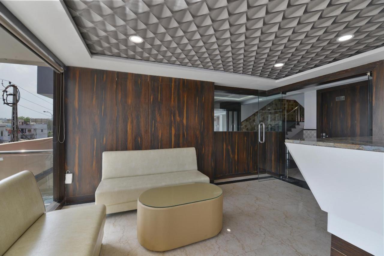Capital O 12694 Bauji Palace Hotel 3*