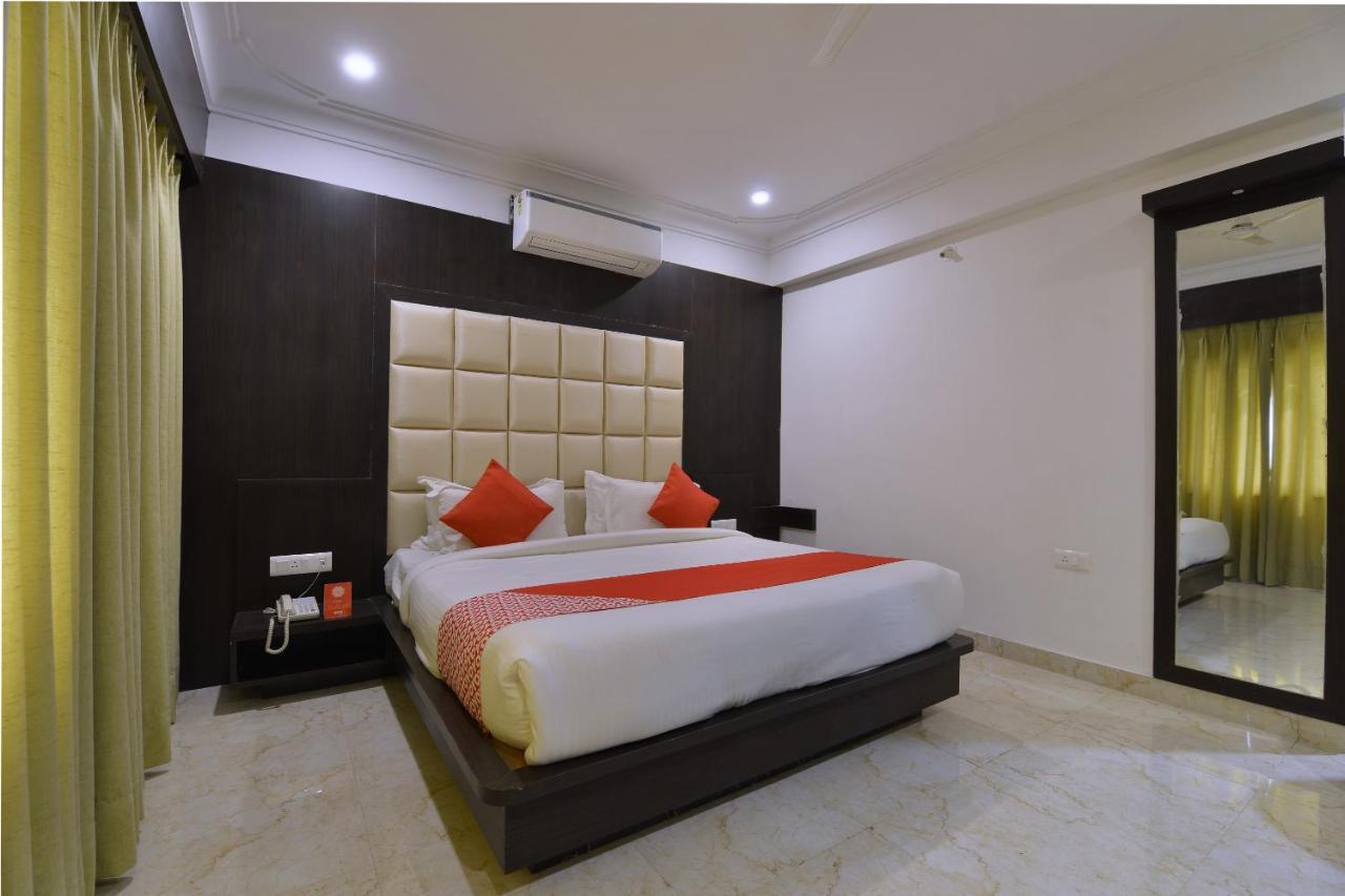 Capital O 12694 Bauji Palace Hotel