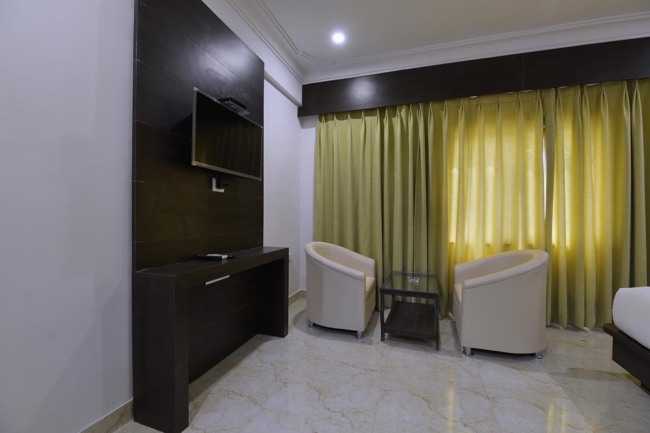 Capital O 12694 Bauji Palace Hotel 3*