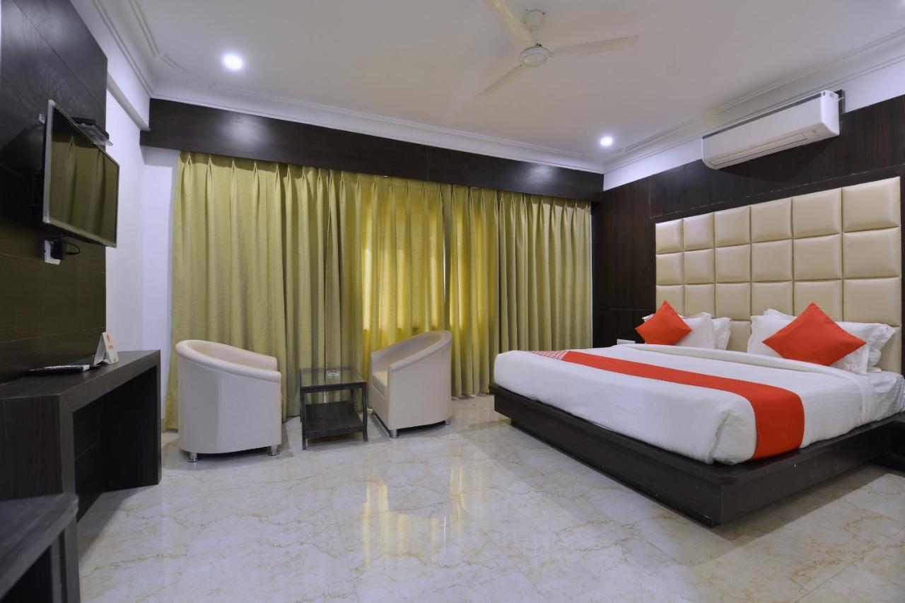 Hotel Capital O 12694 Bauji Palace 3*