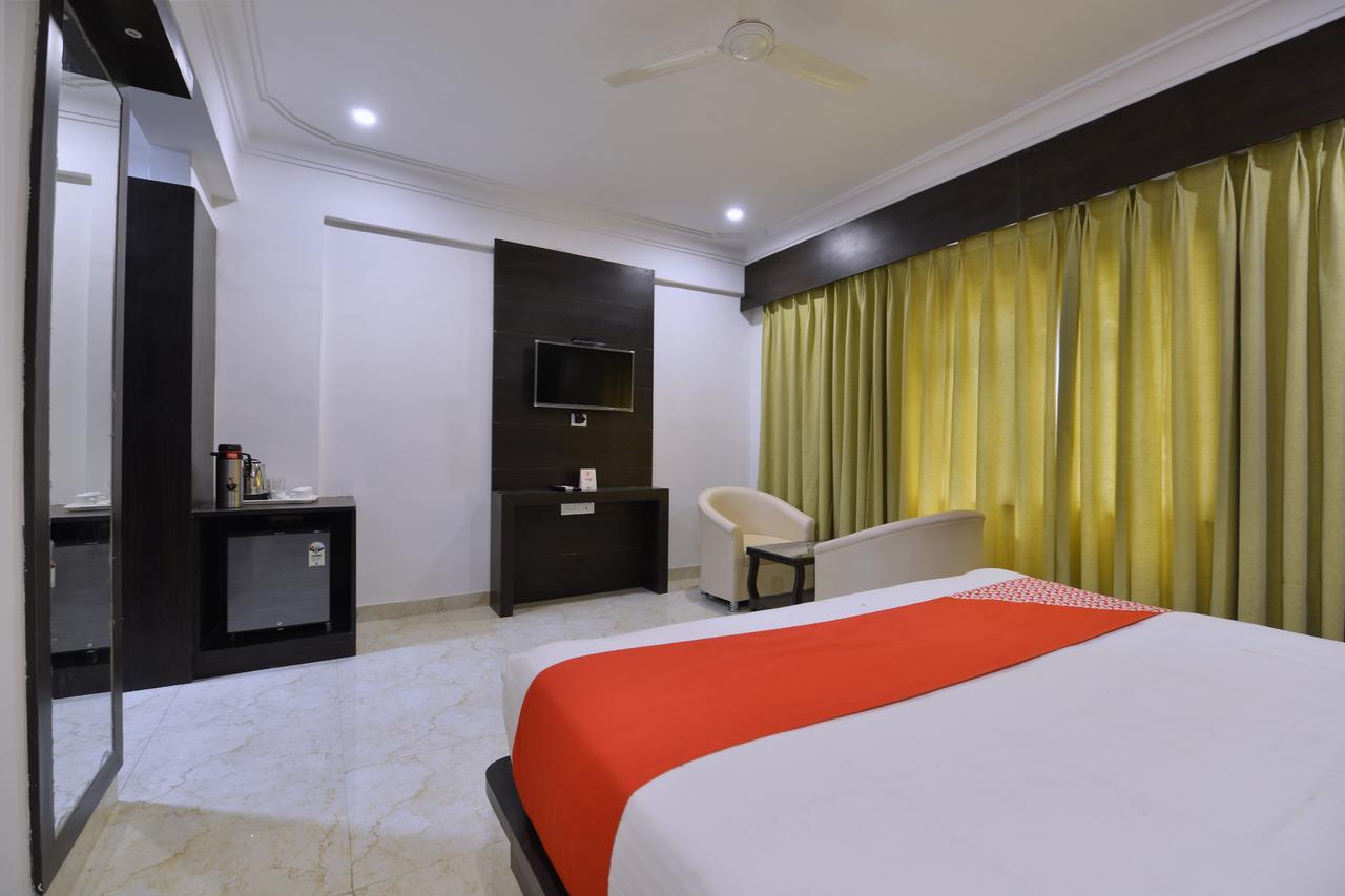 Capital O 12694 Bauji Palace Hotel