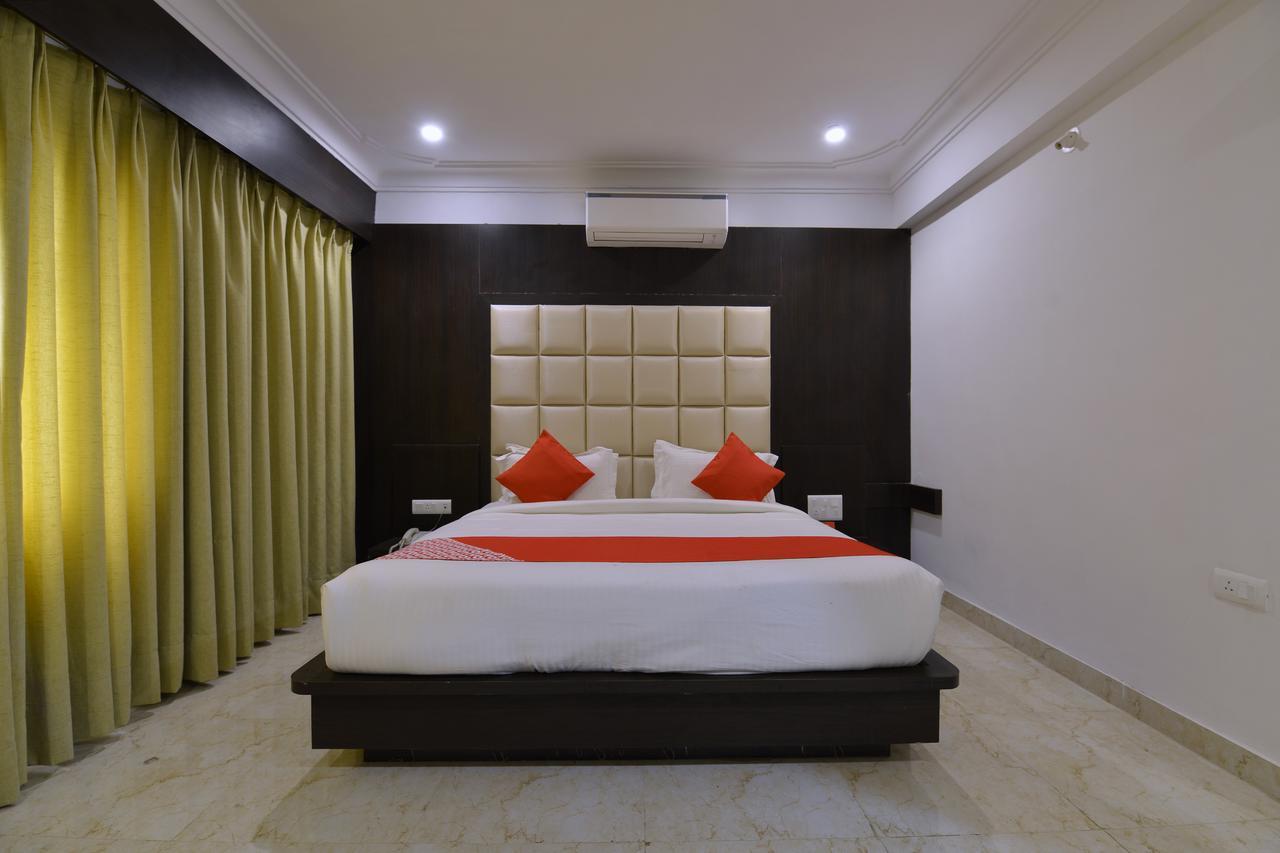 Capital O 12694 Bauji Palace Hotel