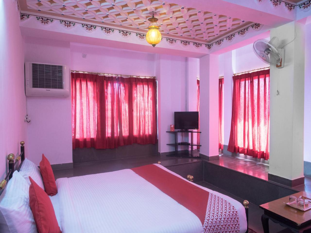 Oyo 12250 Kesar Near Trident Udaivilas * Udaipur