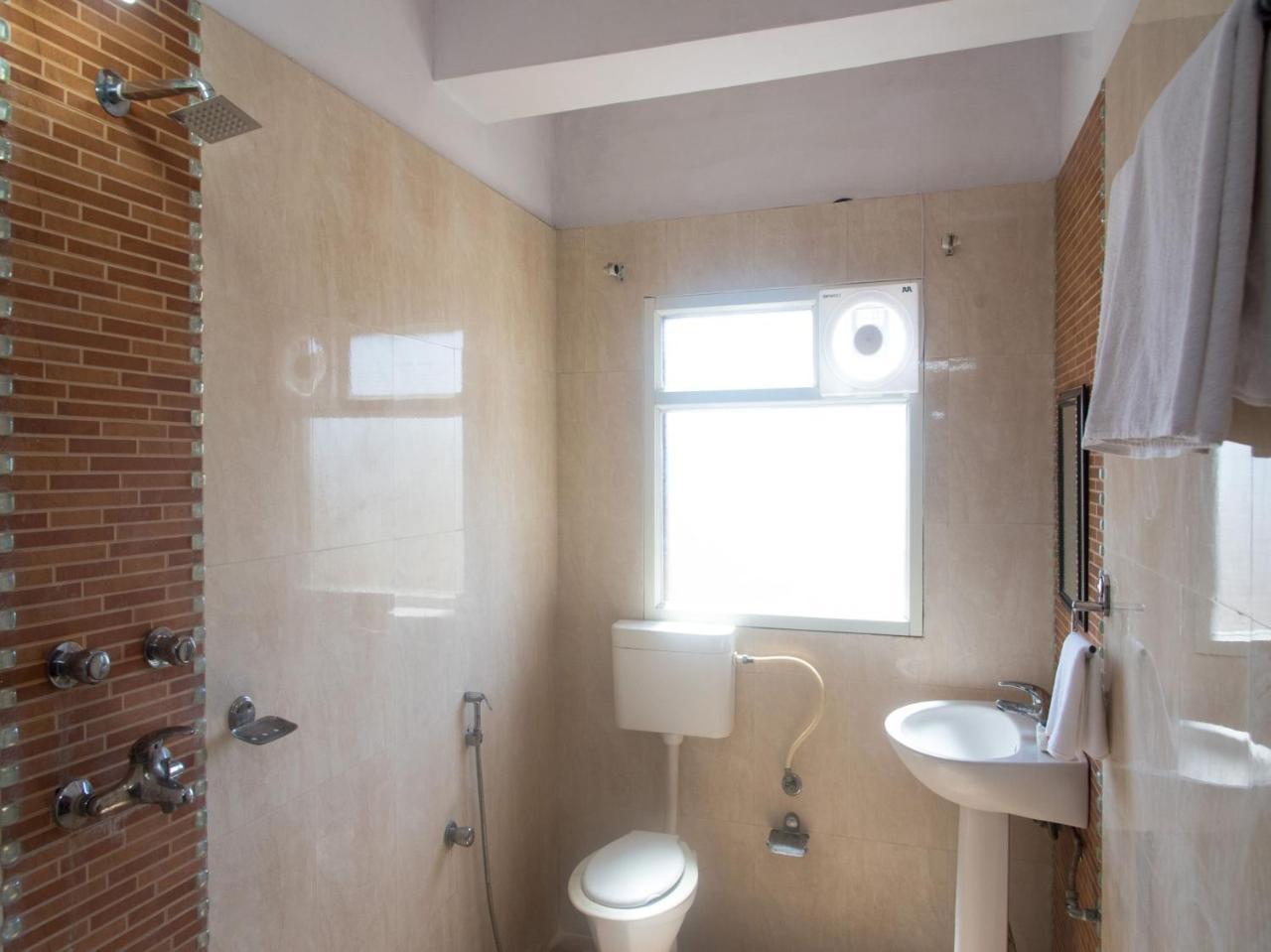 Apartment Oyo 12250 Kesar Near Trident Udaivilas *