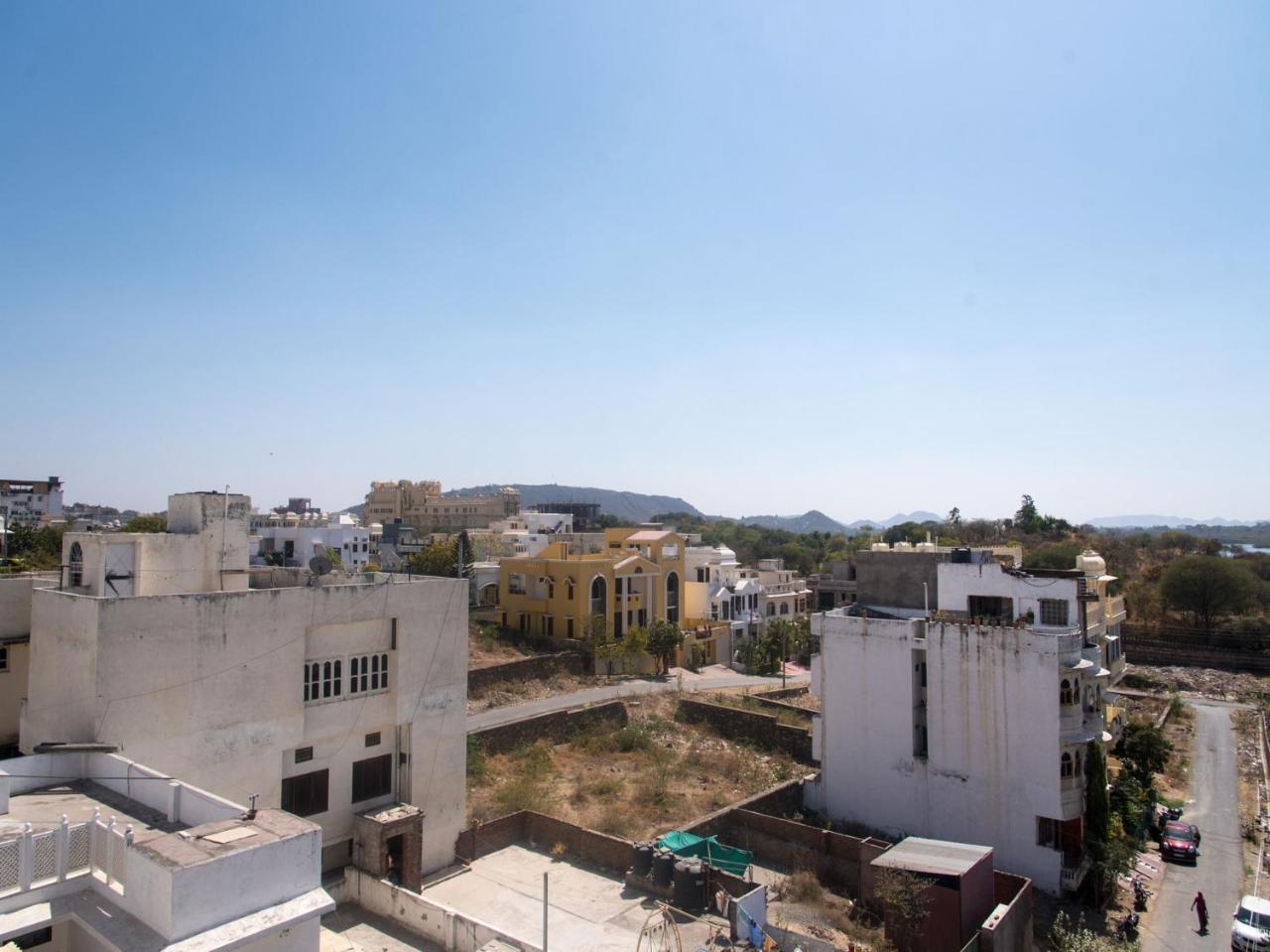 Oyo 12250 Kesar Near Trident Udaivilas *