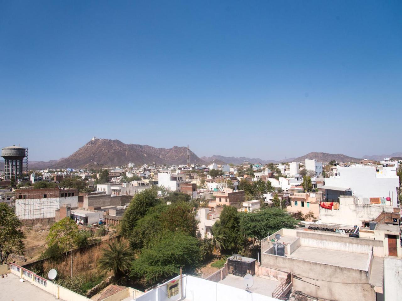 Oyo 12250 Kesar Near Trident Udaivilas * Udaipur