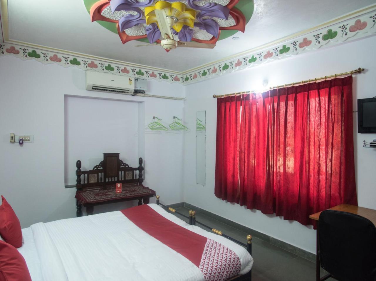Oyo 12250 Kesar Near Trident Udaivilas * Udaipur