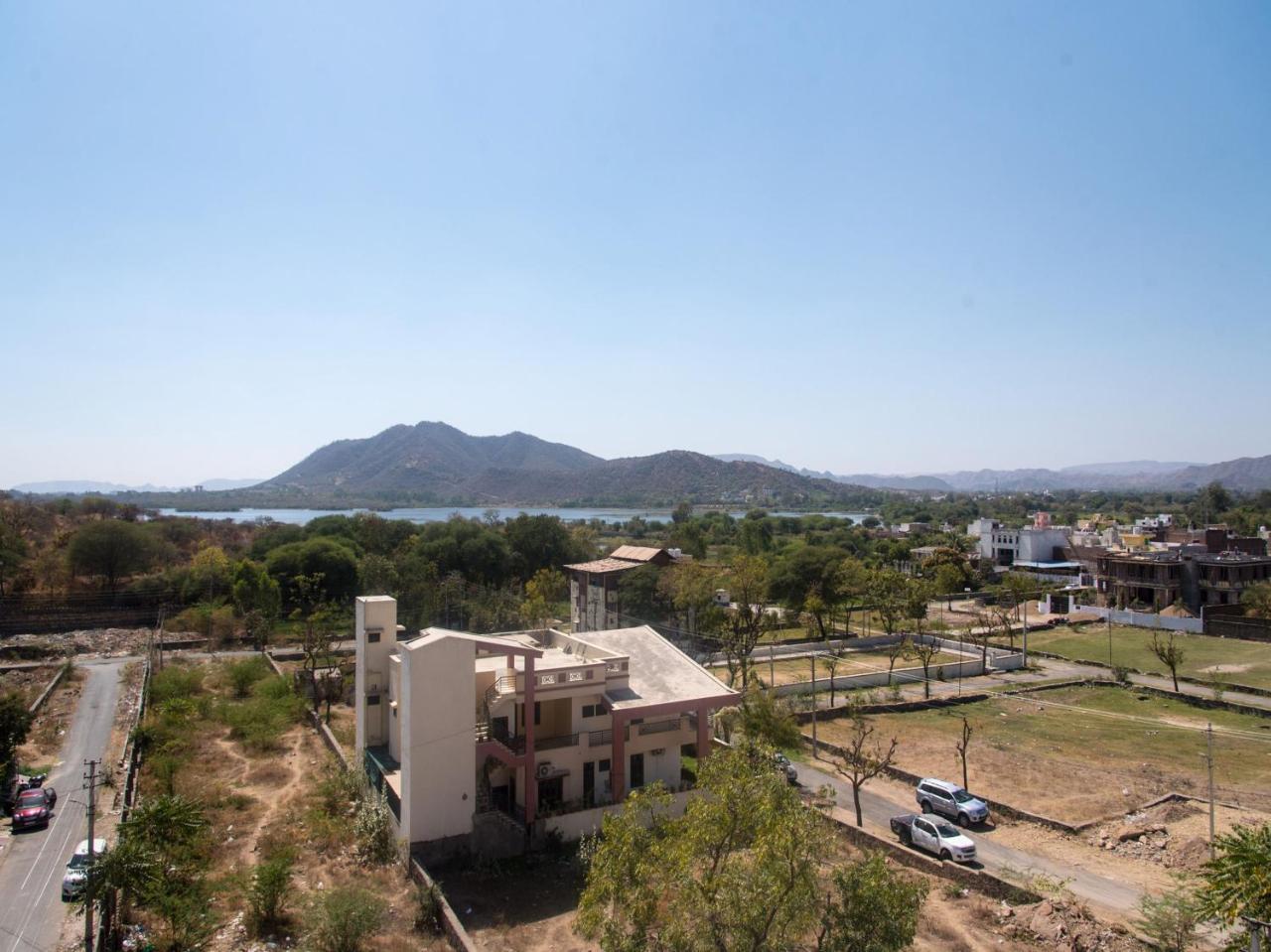 Apartment Oyo 12250 Kesar Near Trident Udaivilas *