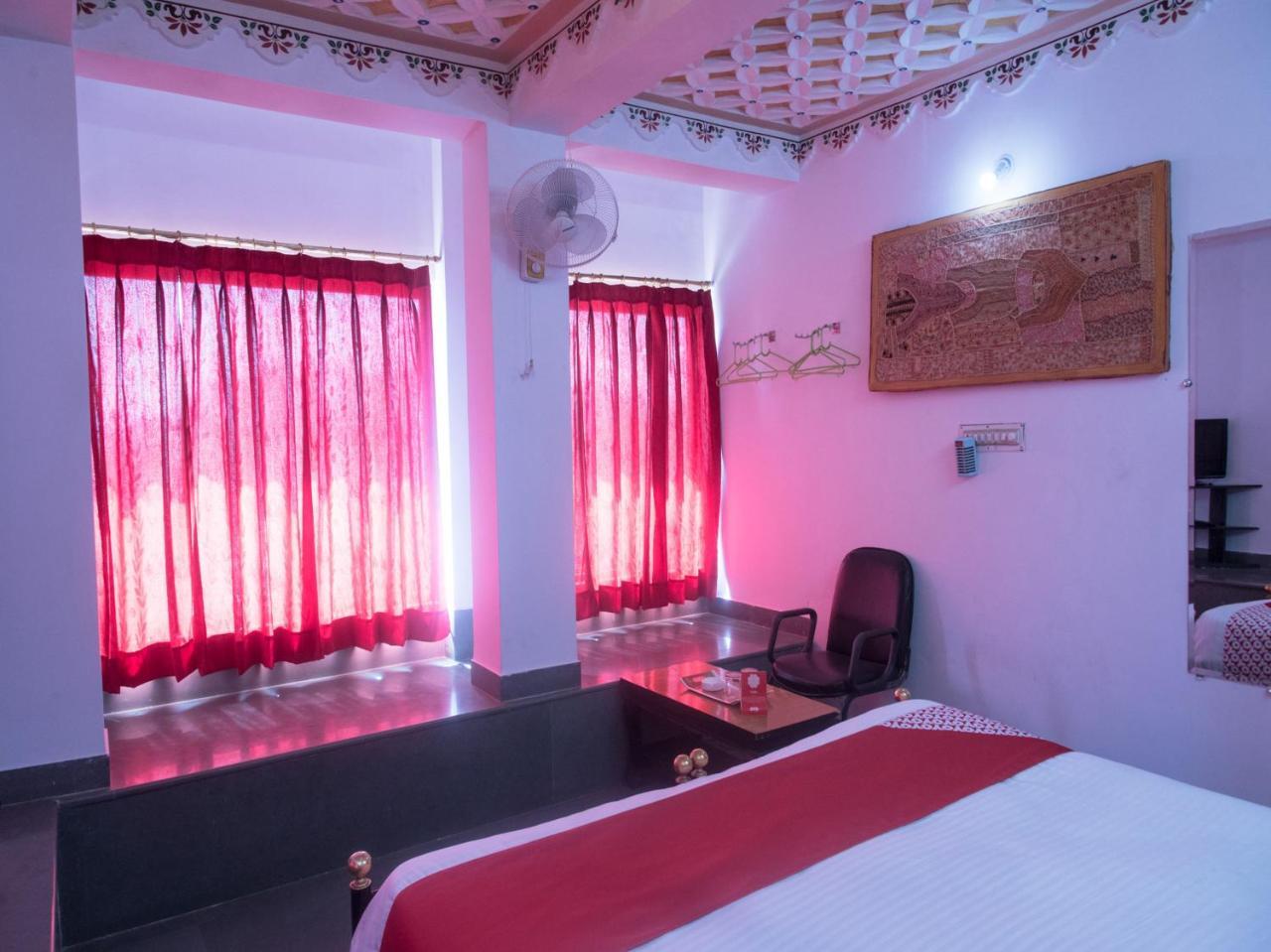 Oyo 12250 Kesar Near Trident Udaivilas * Udaipur