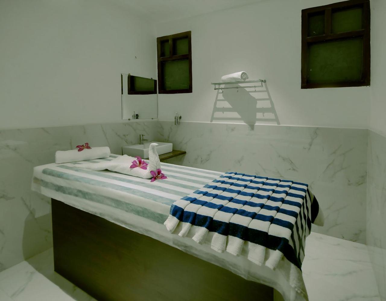 Le Madhulika Hotel 5*