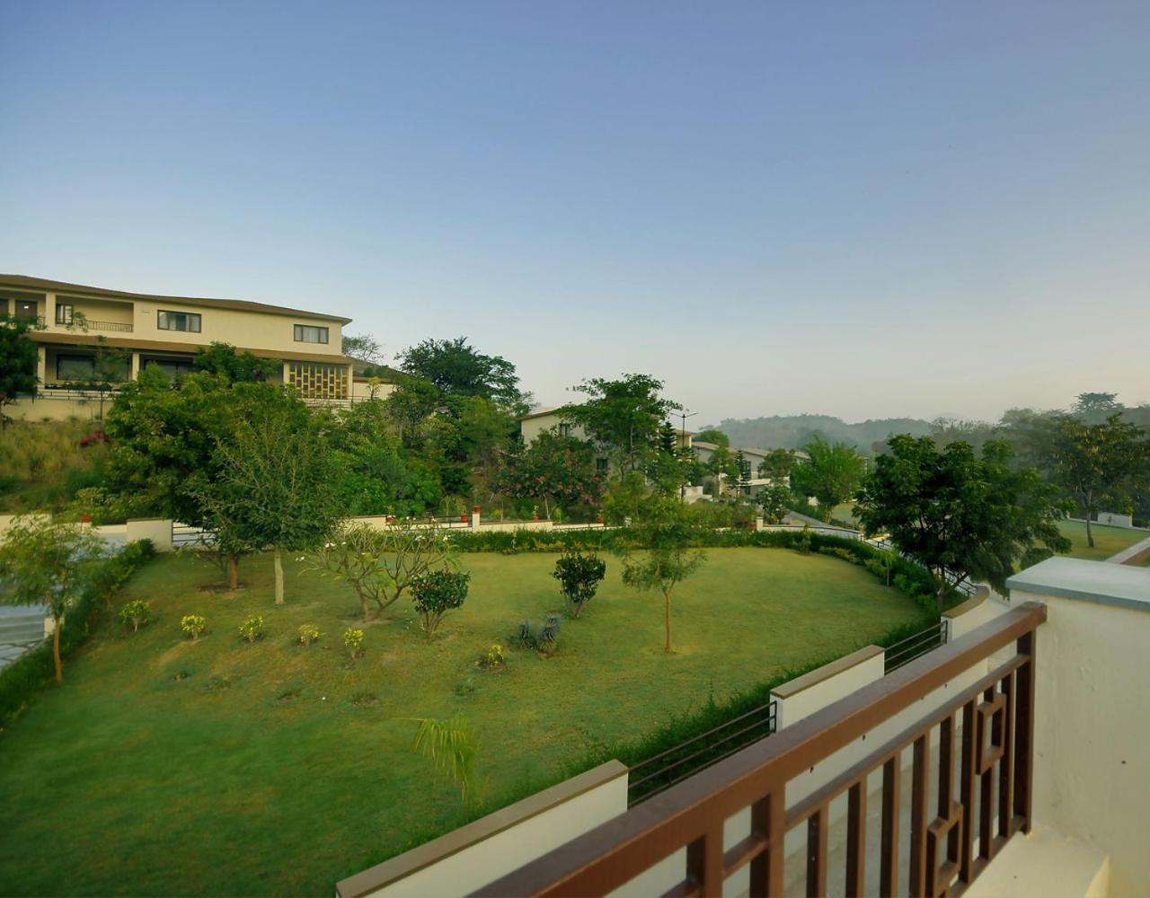 Hotel Le Madhulika 5*