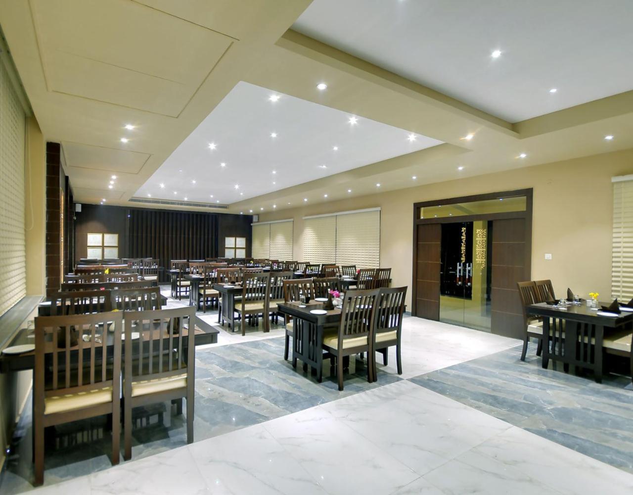 Hotel Le Madhulika 5*