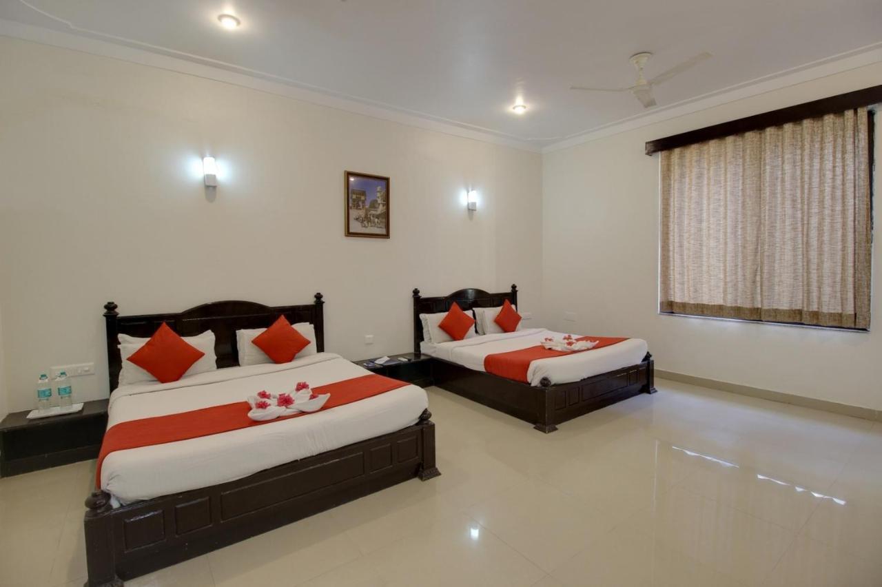 Resort Fateh Vilas &