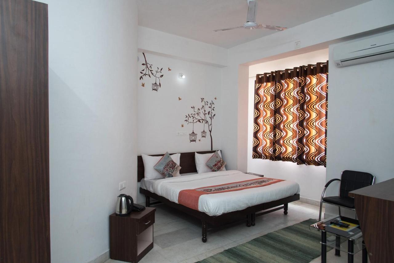 Oyo 14118 Kalika Palace Hotel