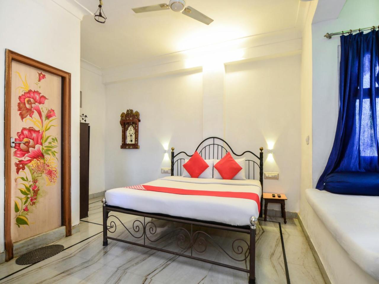 Oyo 10704 Haveli 3*