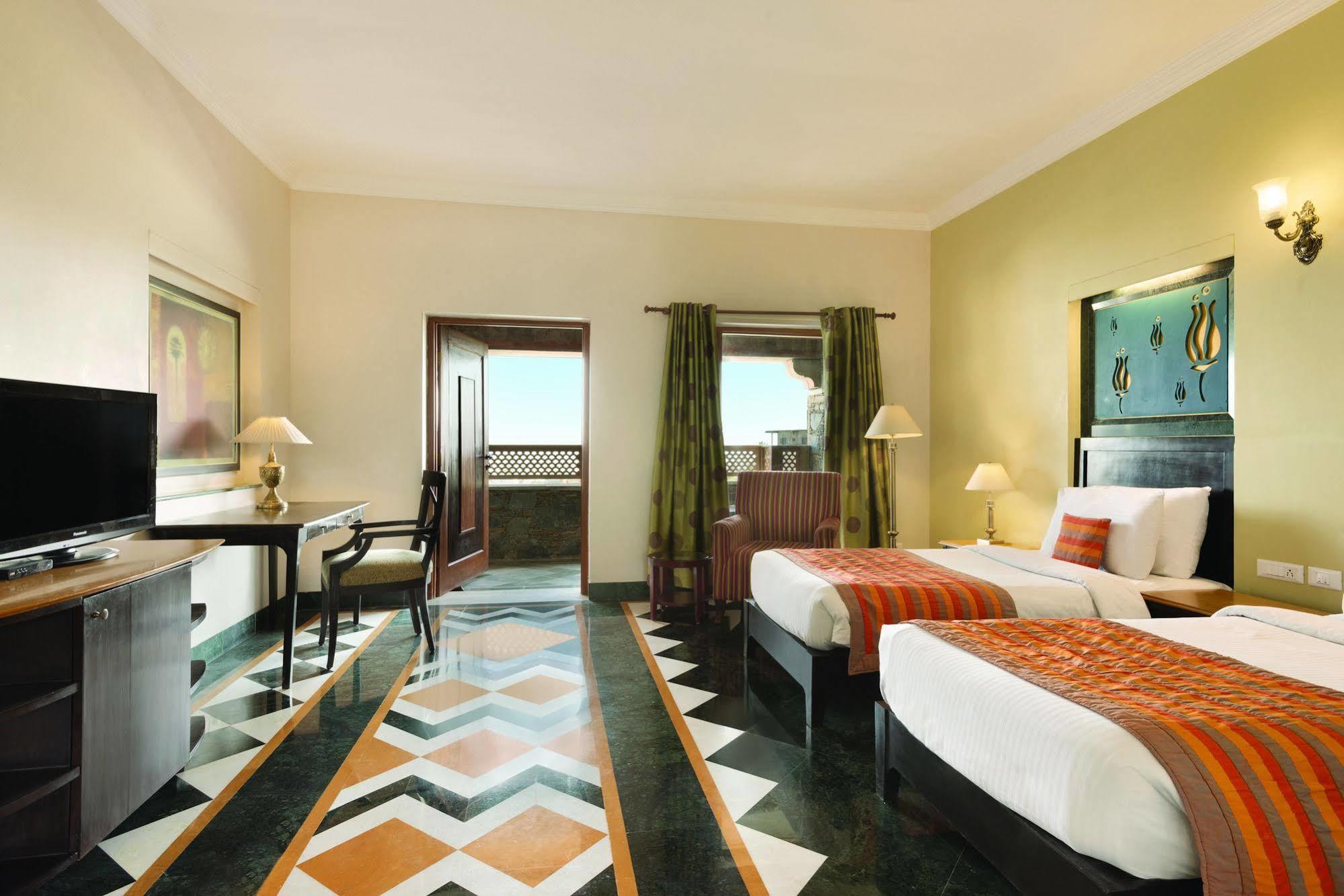 Ramada By Wyndham And Udaipur