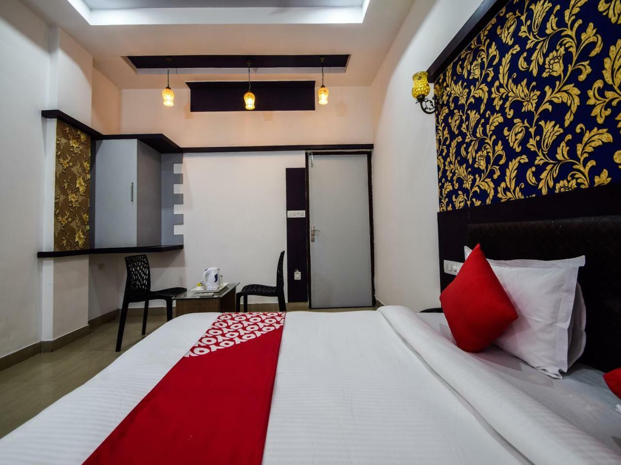 Oyo 28253 Jmd Palace