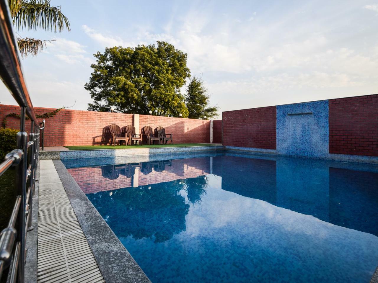 Hotel Oyo 28253 Jmd Palace