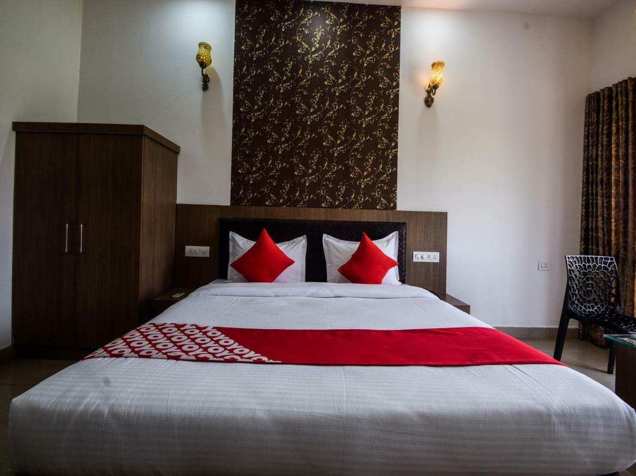 Hotel Oyo 28253 Jmd Palace
