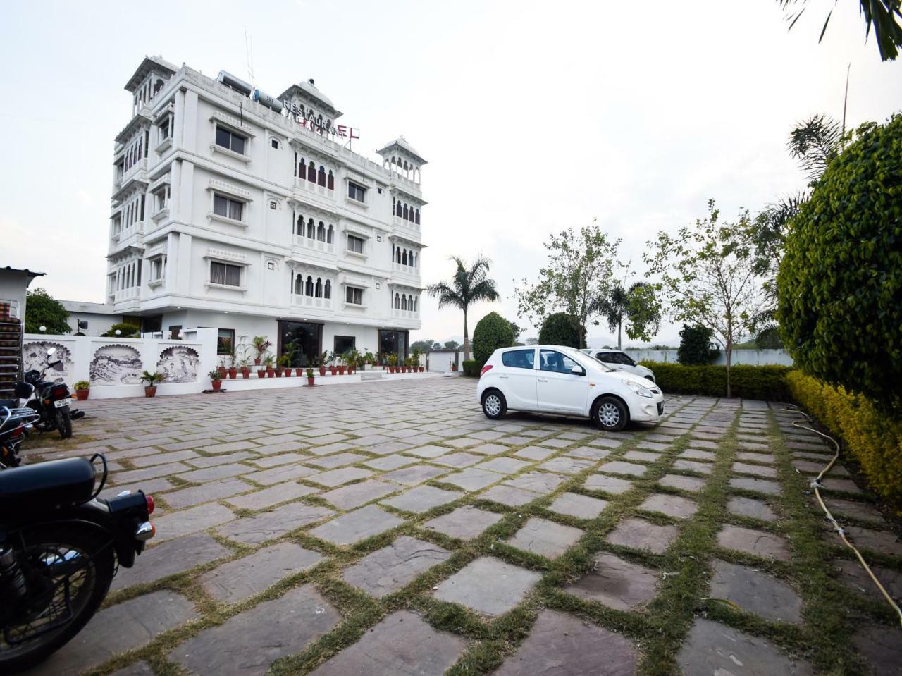 Oyo 28253 Jmd Palace Hotel Udaipur