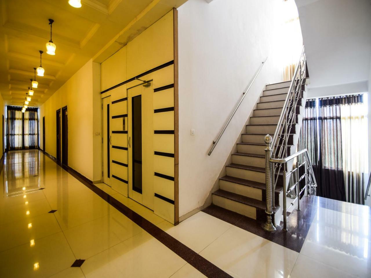 Oyo 28253 Jmd Palace Hotel Udaipur