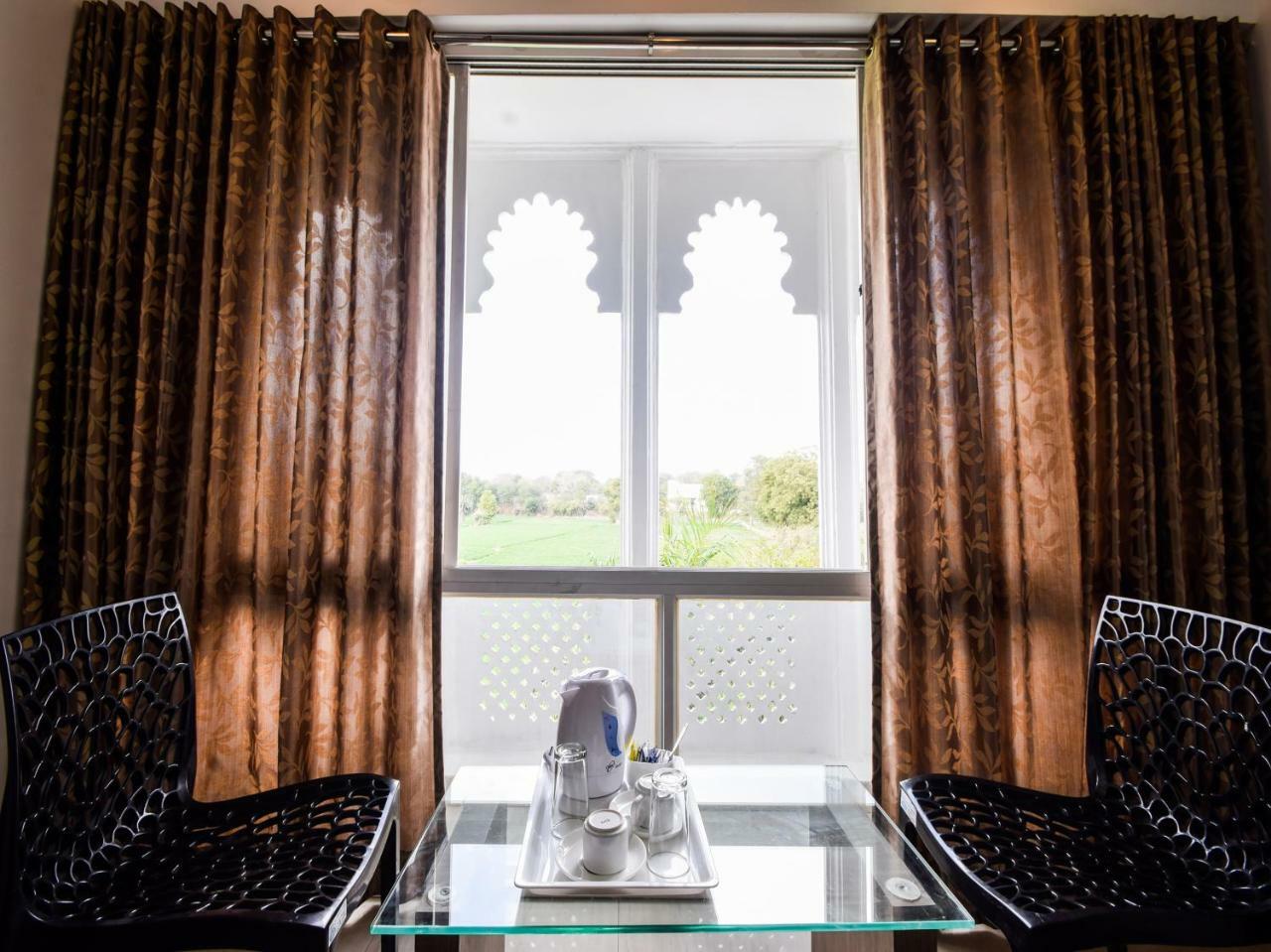 Hotel Oyo 28253 Jmd Palace 3*