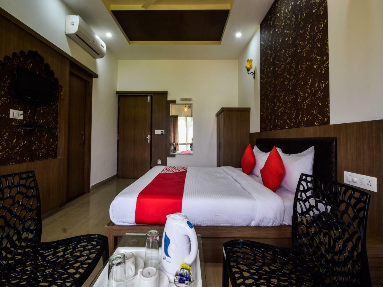 Oyo 28253 Jmd Palace 3* Udaipur