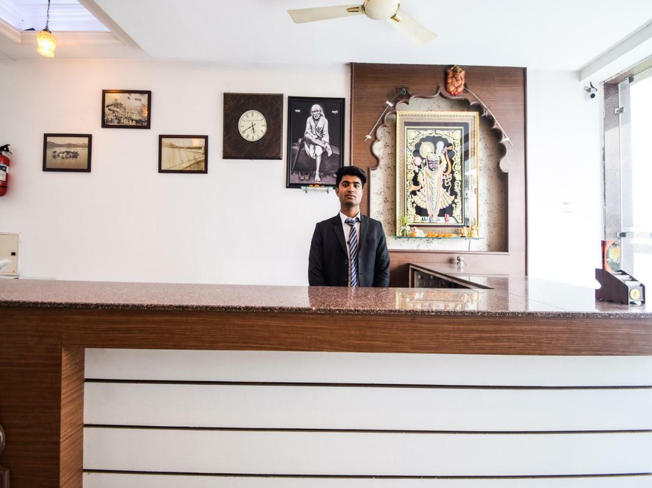Oyo 28253 Jmd Palace 3* Udaipur