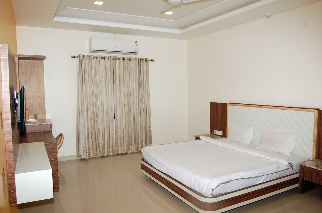 Hotel Mangal Tirth Krishna Vatika 3*