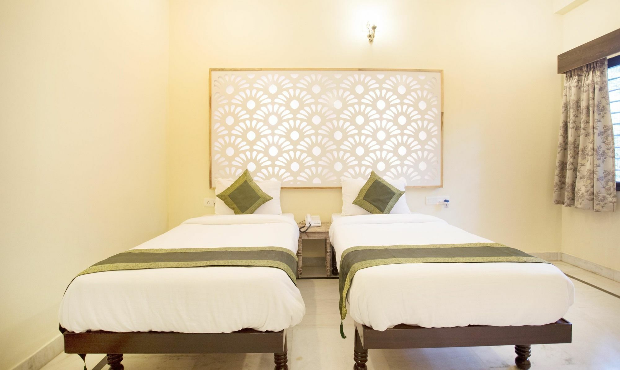 Hotel Treebo Trend Jhalamaan Pichola Udaipur
