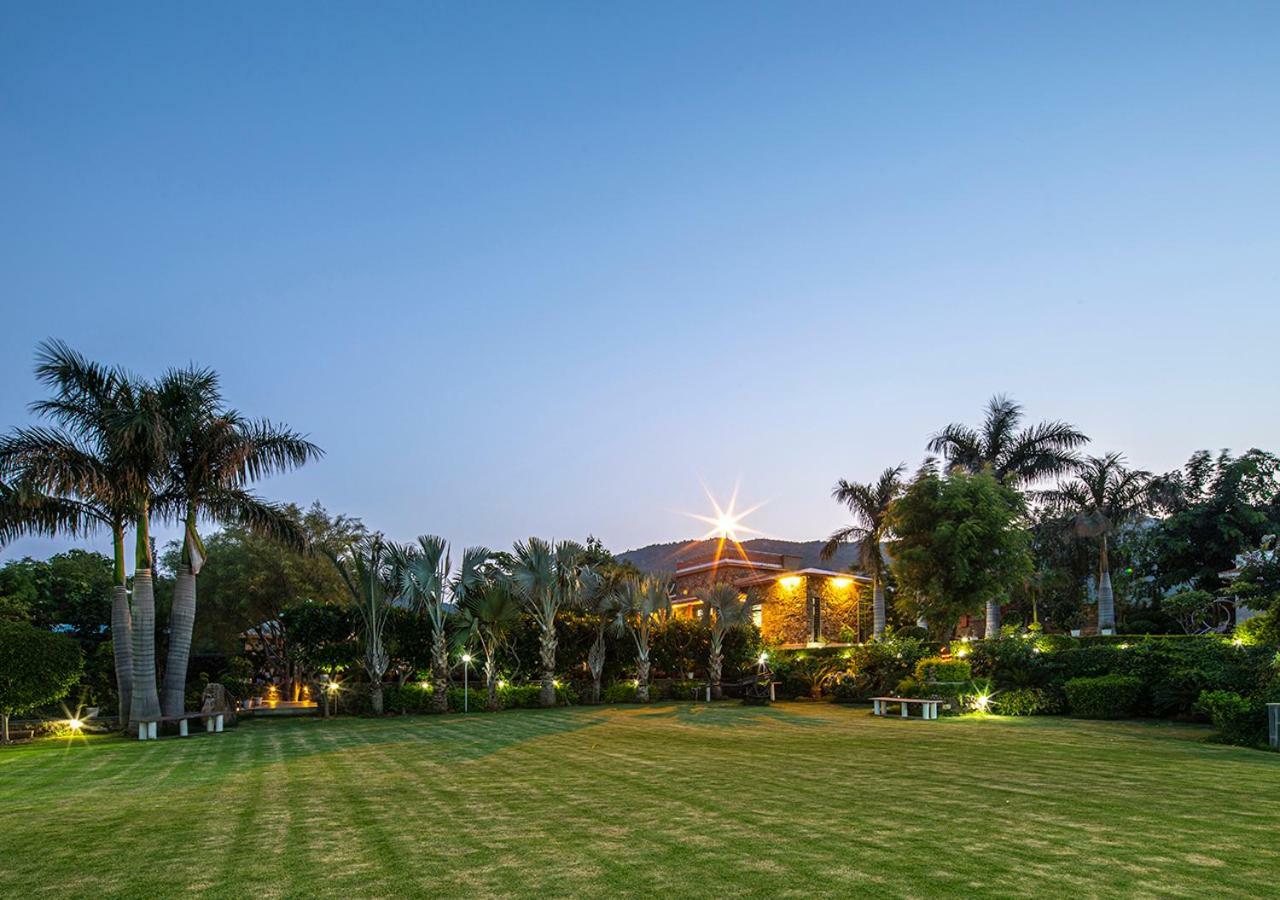 Wild Orchid: Hillside With Pool And Gazebo Villa Udaipur