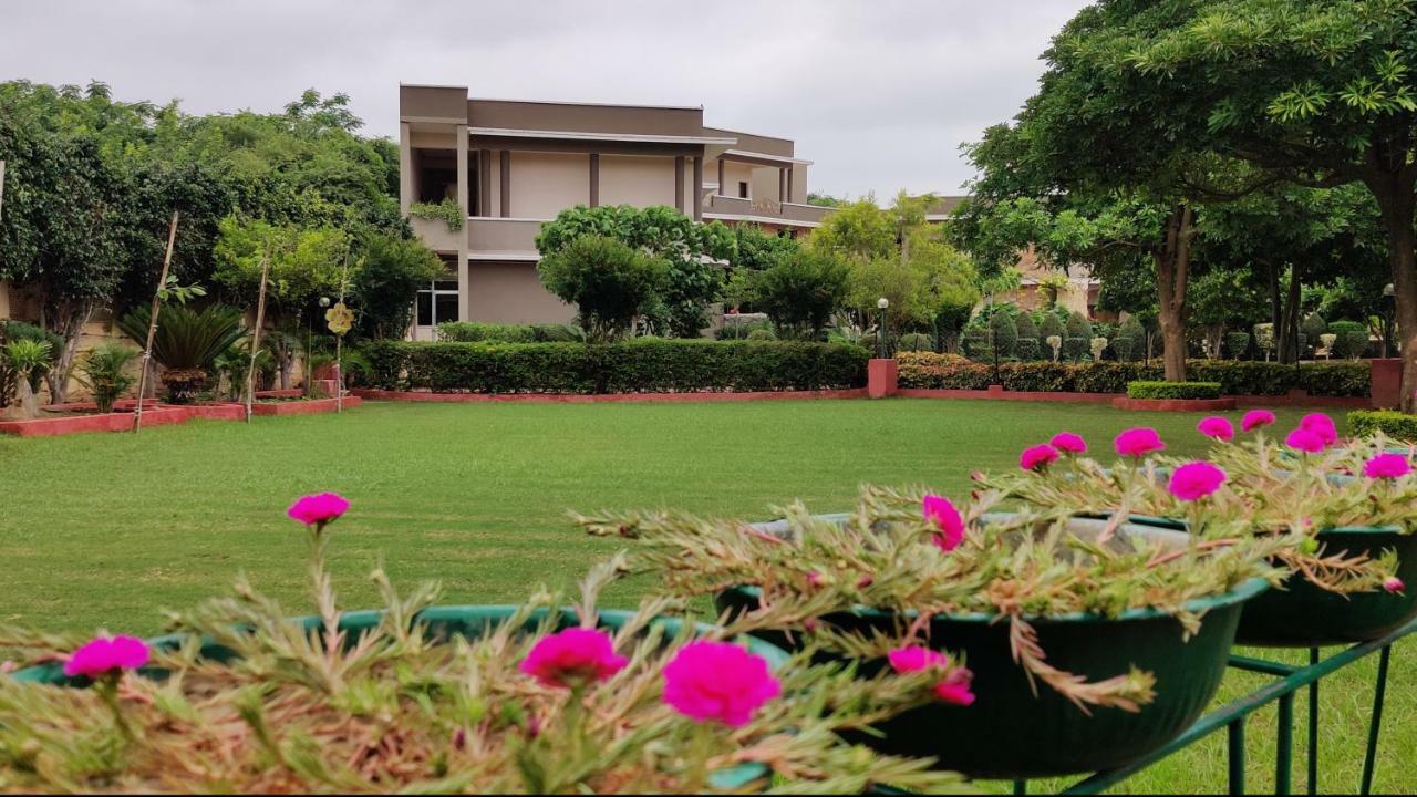 Resort Araliayas &