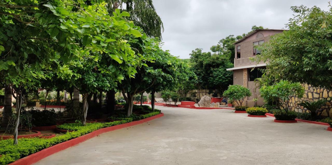 Resort Araliayas &
