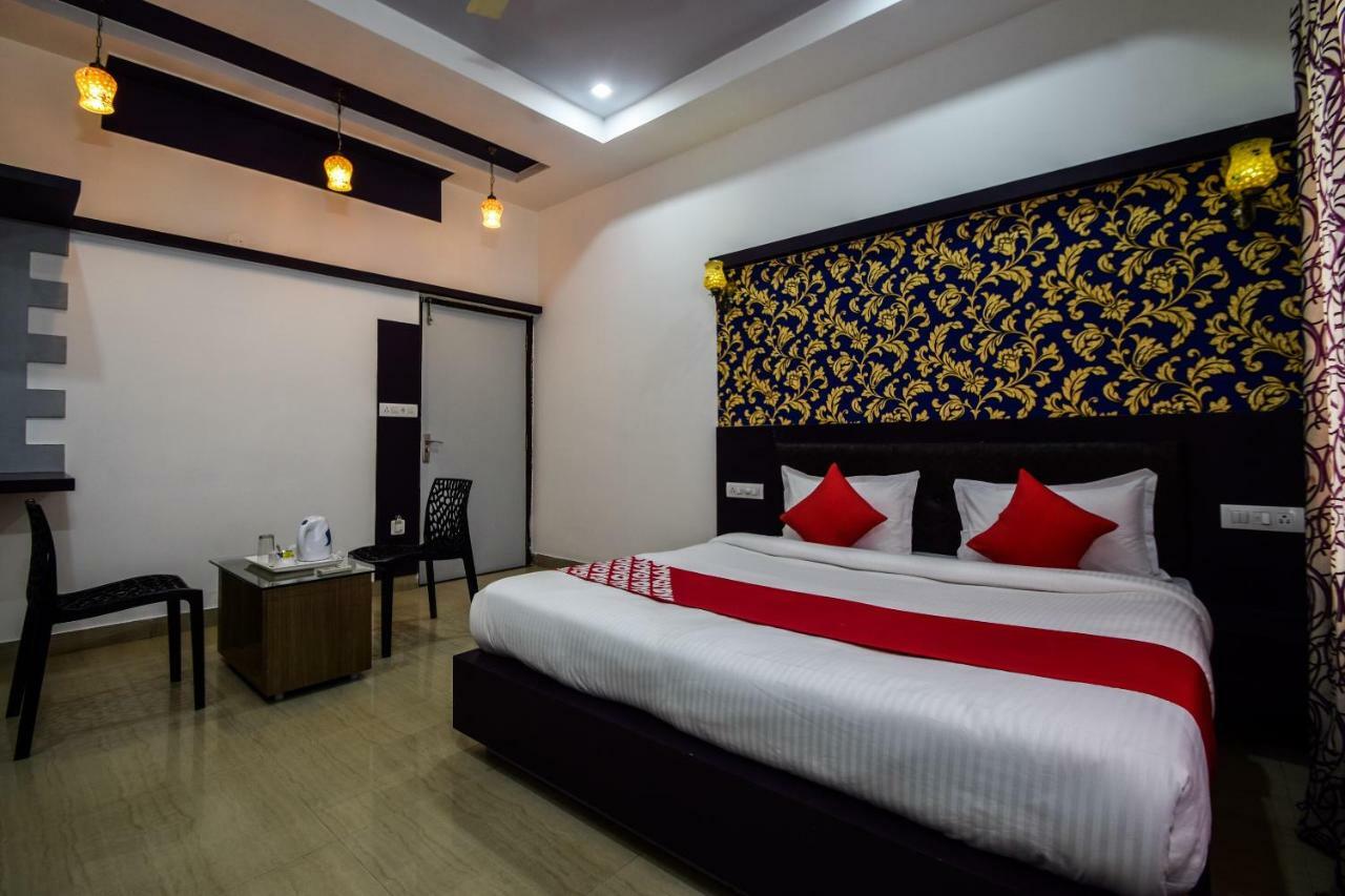 Oyo 28253 Jmd Palace 3* Udaipur