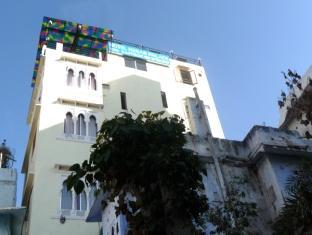 Kesar Palace
