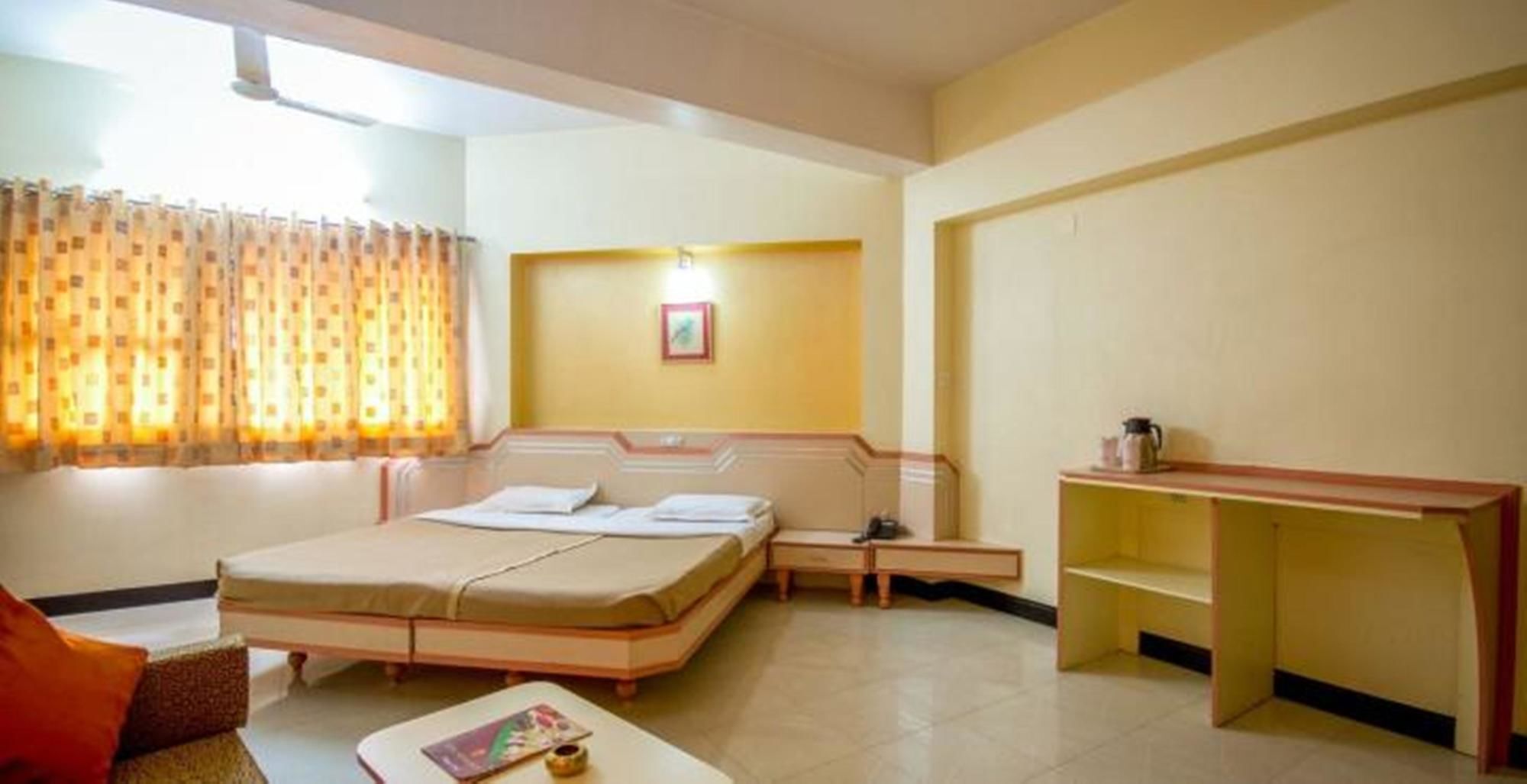 Ashish Palace 3*