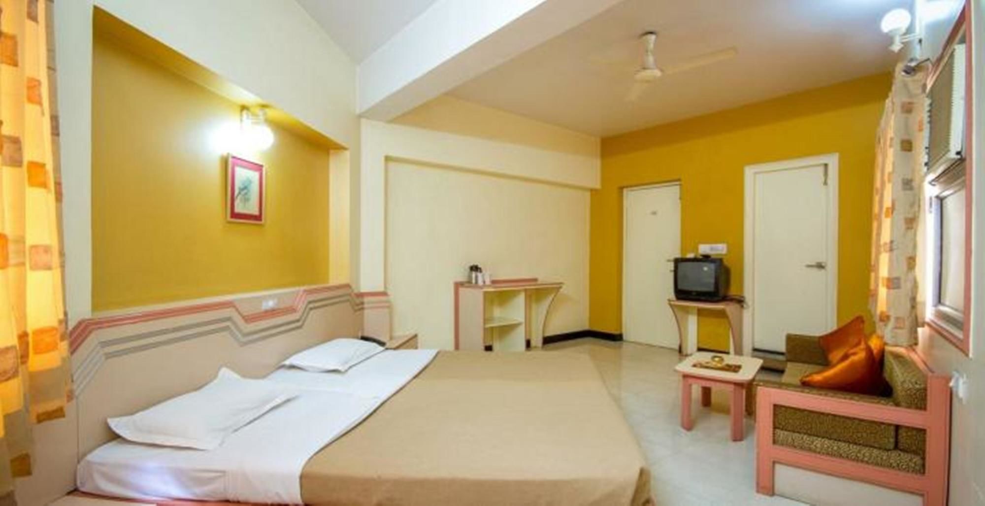 Ashish Palace Hotel