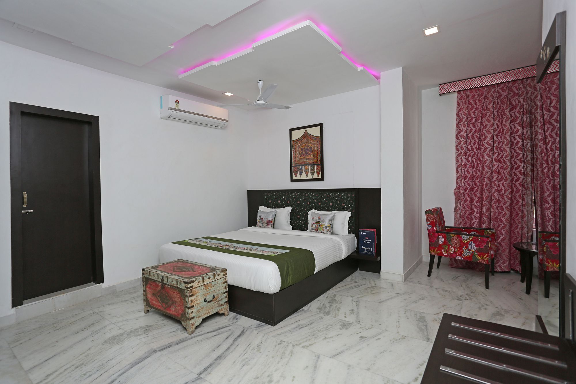 Hotel Oyo 9350 Viaan