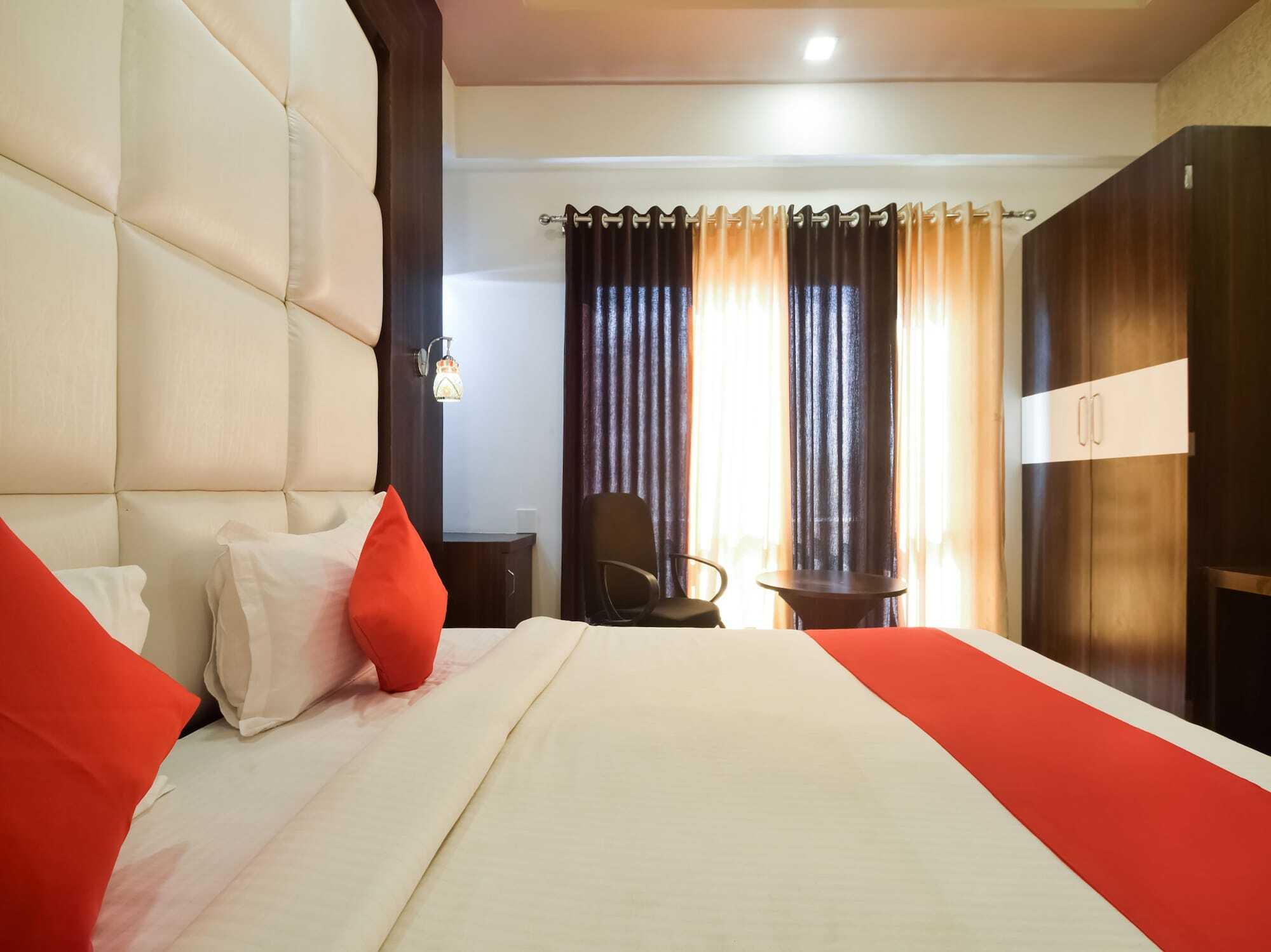 Hotel Fabhotel Prime The Royal Galaxy 3*