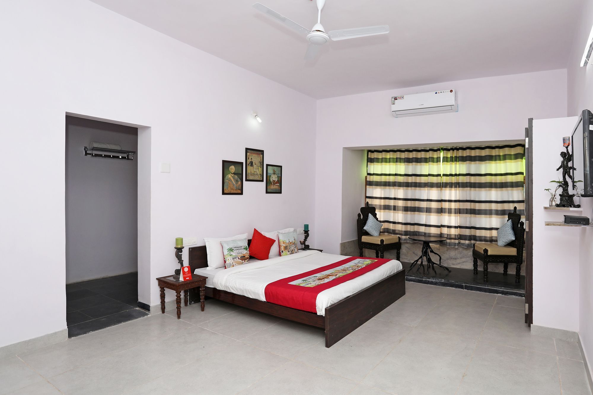 Hotel Oyo 10298 Near Sukhadia Circle 2*