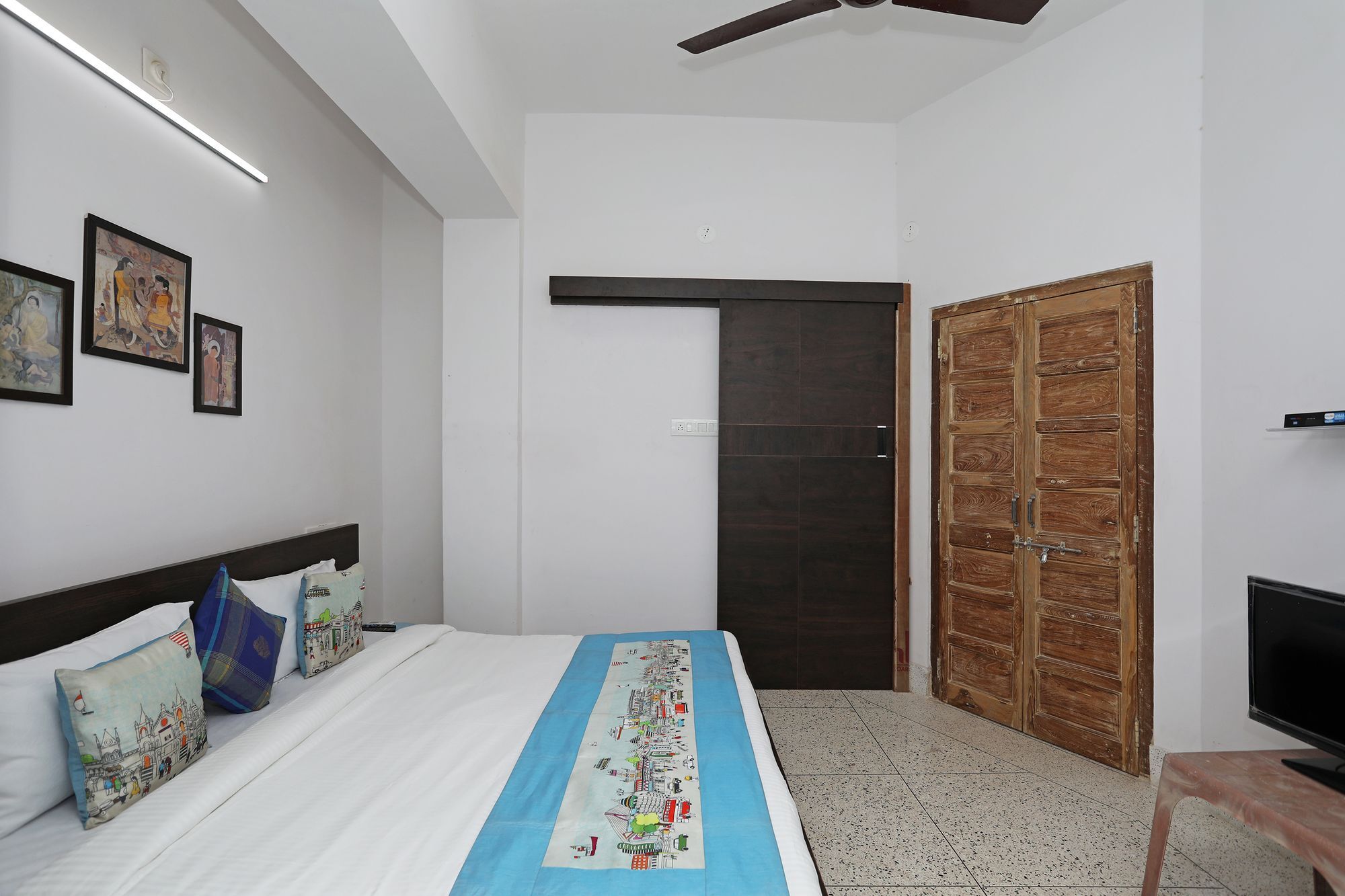 Oyo 10298 Near Sukhadia Circle Hotel Udaipur