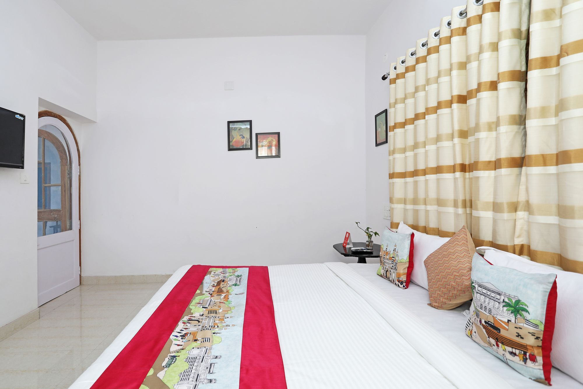 Hotel Oyo 10298 Near Sukhadia Circle