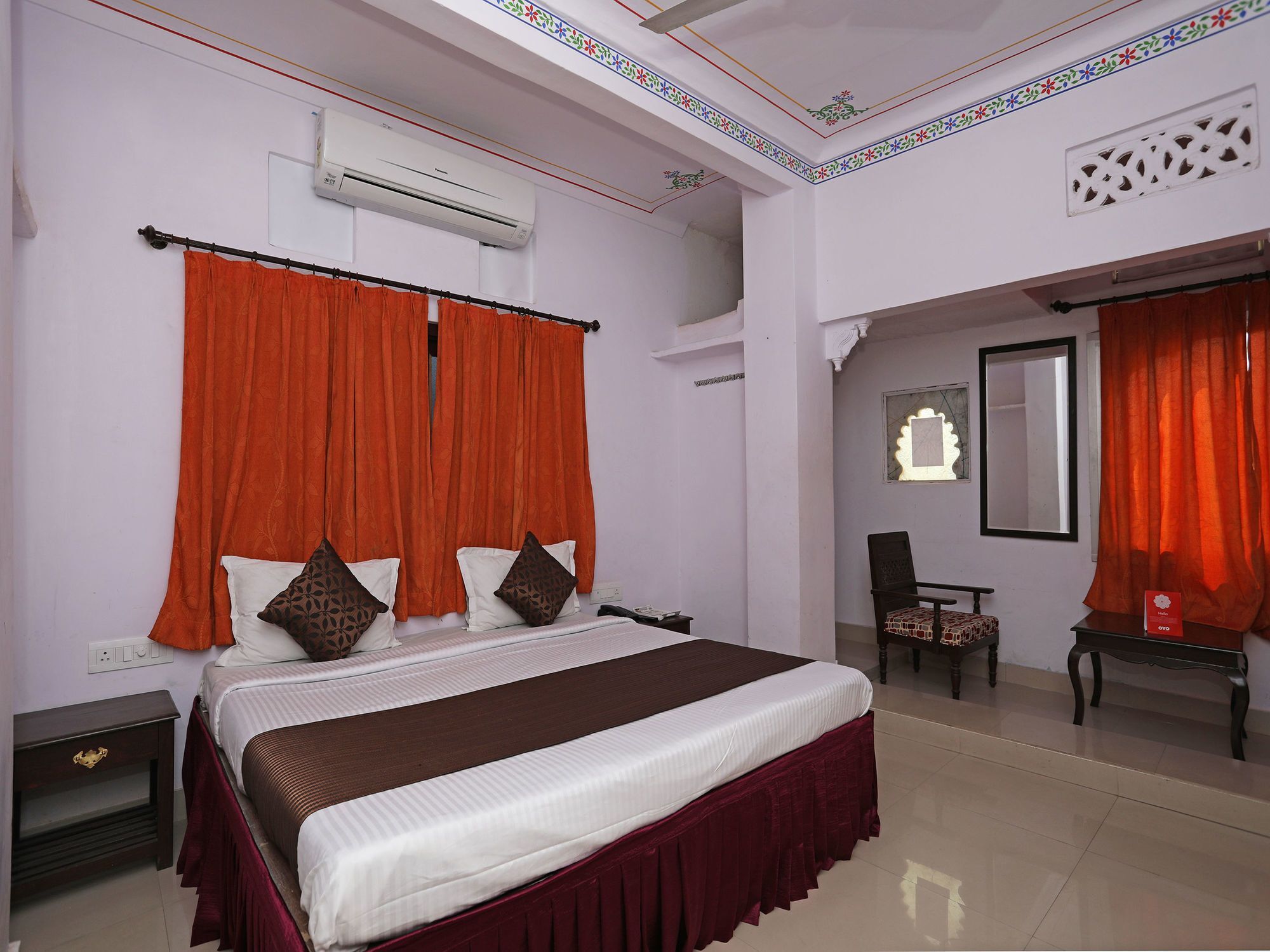 Oyo 10102 Heritage Near Gangaur Ghat 2*