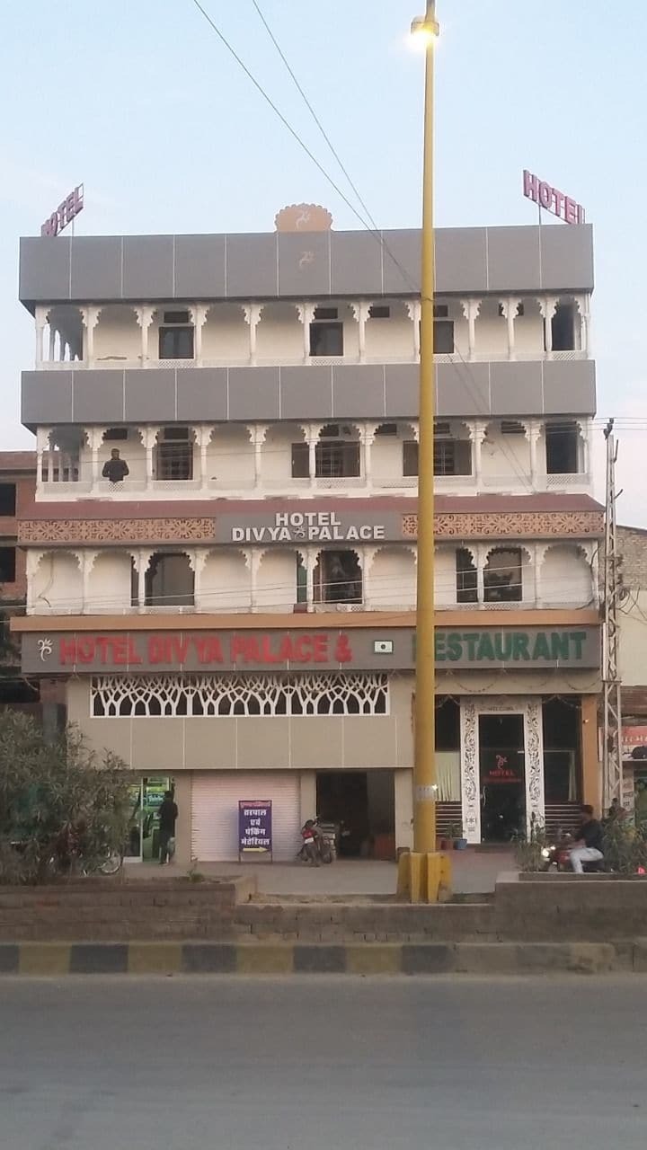 Divya Palace And Restaurant 2*