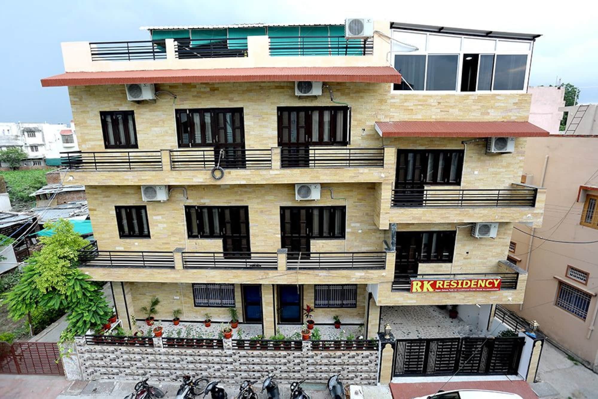 Oyo 11868 Rk Residency Hotel 3*