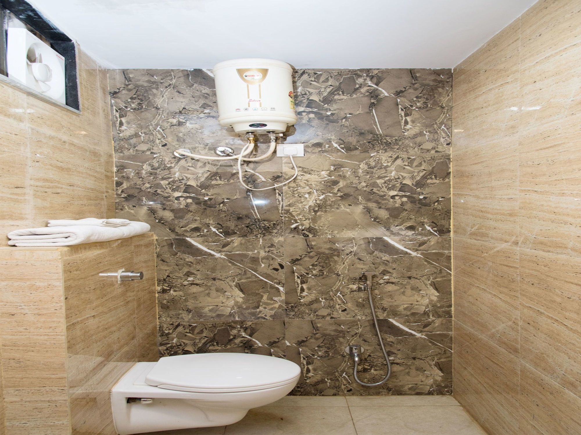 Hotel Oyo 11523 Crown Club Udaipur