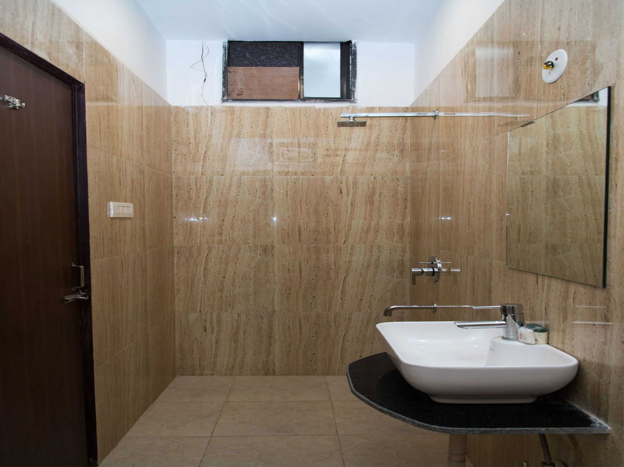Hotel Oyo 11523 Crown Club 2*