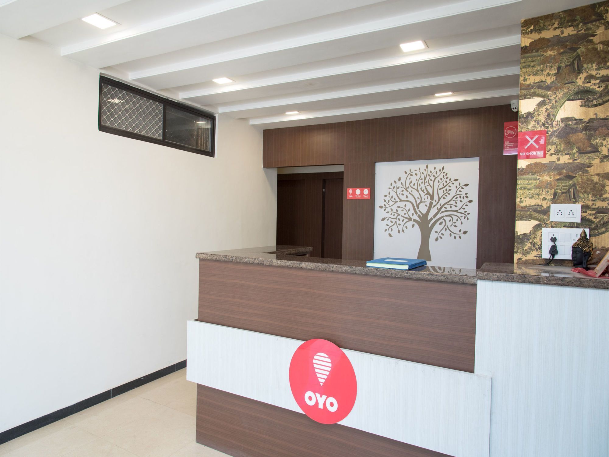 Hotel Oyo 11523 Crown Club 2*