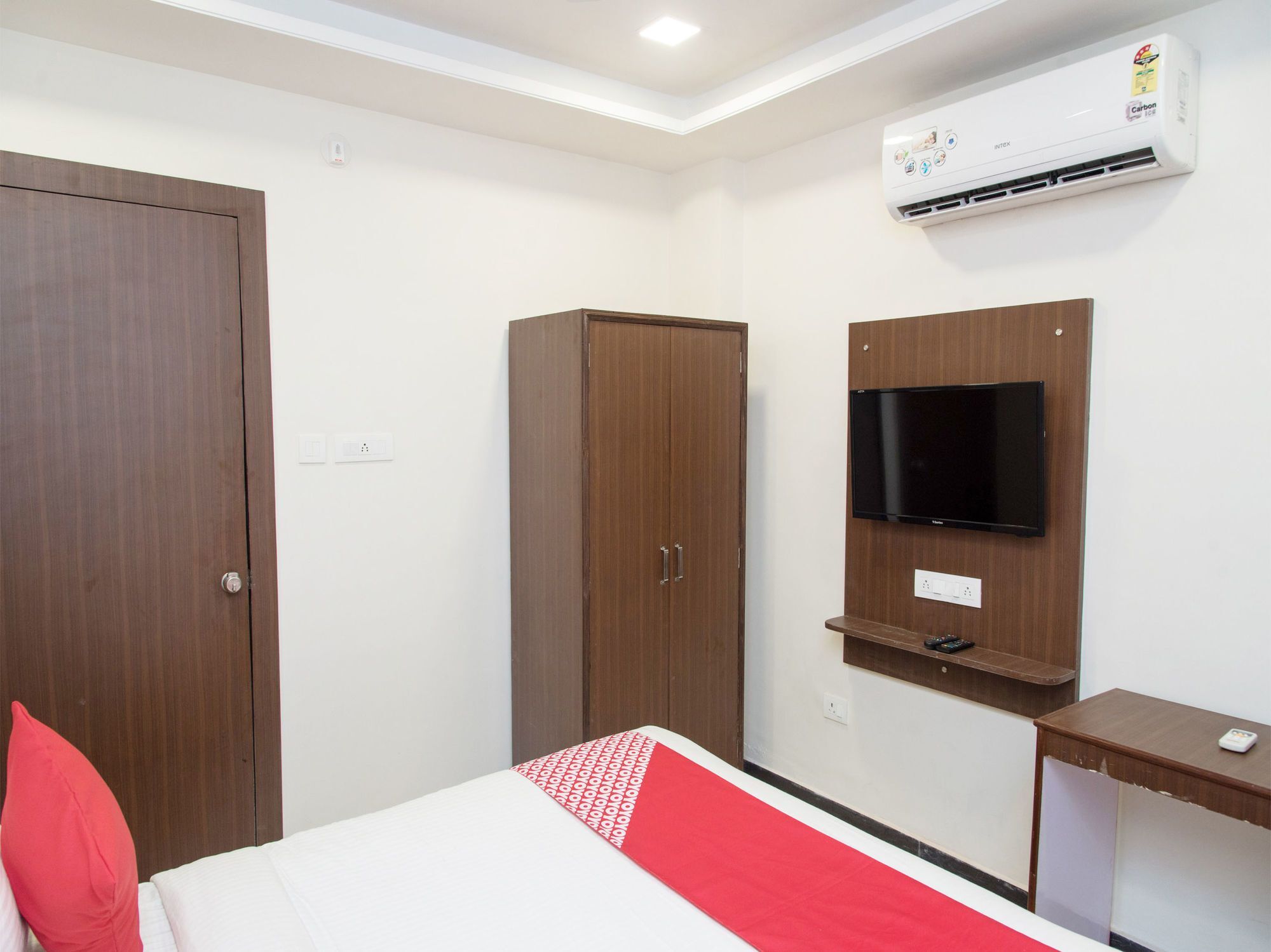 Hotel Oyo 11523 Crown Club