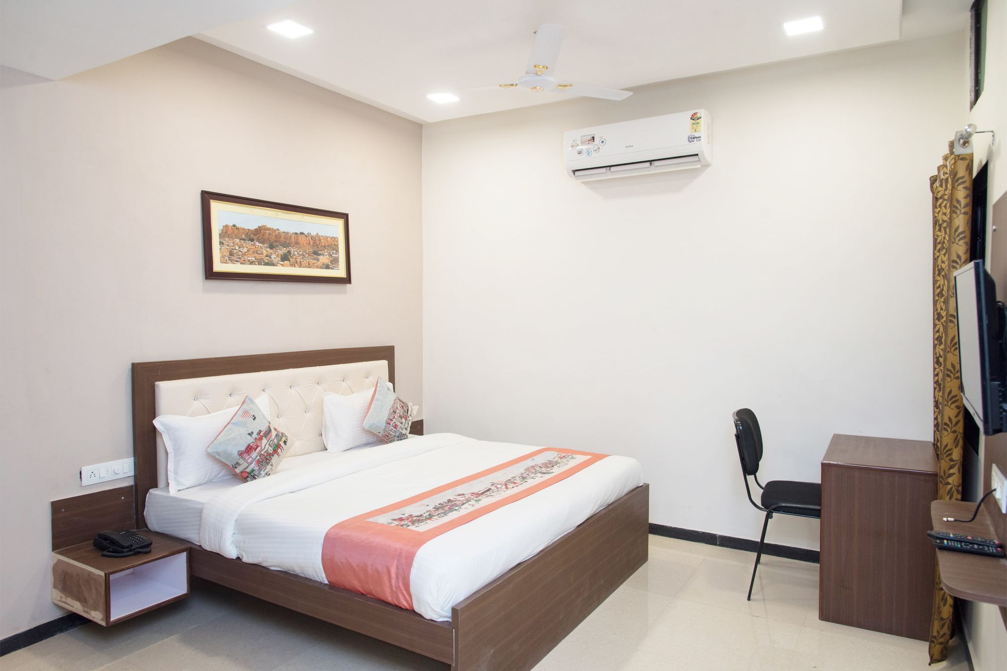 Oyo 11523 Crown Club Hotel Udaipur